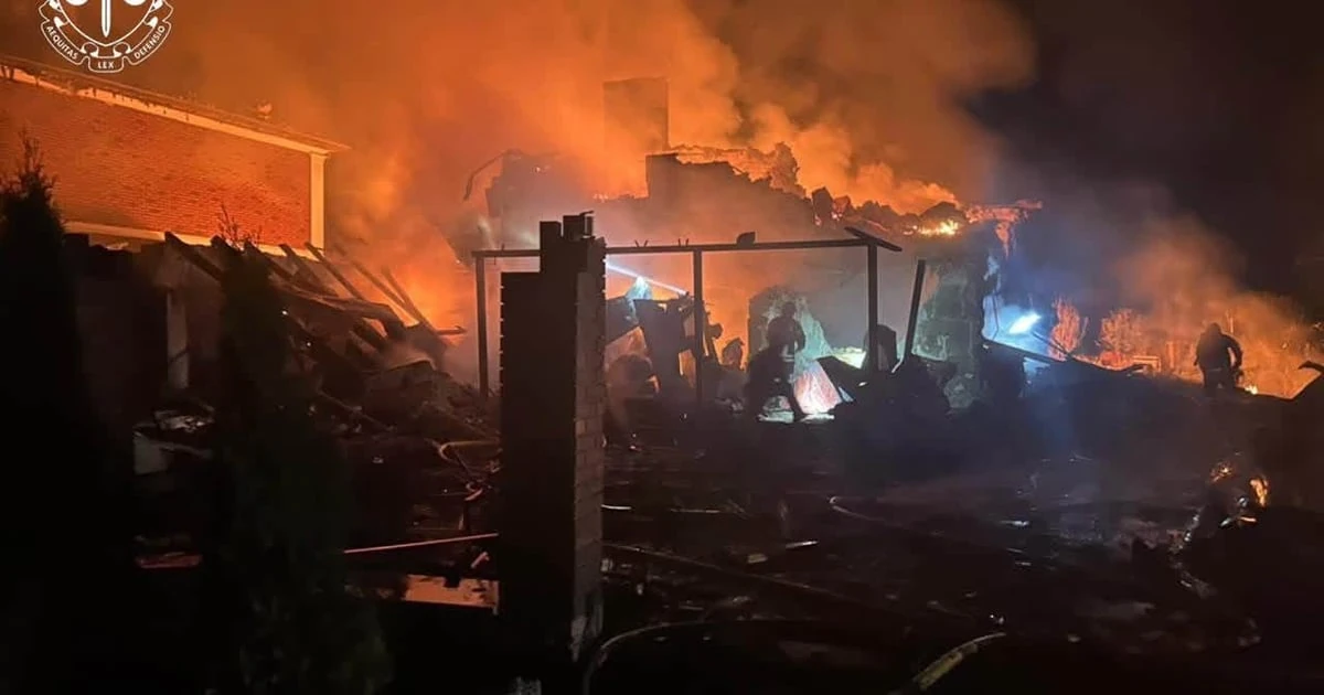 Наслідки удару п'ятьма безпілотниками по приватному двоповерховому будинку в селі Пухівка Броварського району Київської