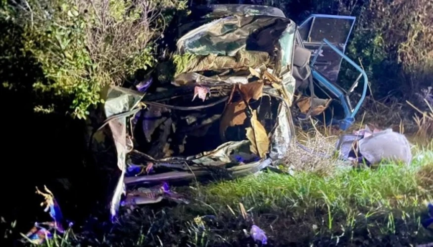 Місце ДТП поблизу села Вища-Кропивна із автомобілем ВАЗ та вантажівкою MAN із напівпричепом (фото Нацполіції)