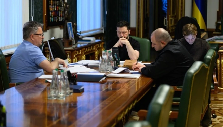 Зеленський і спецпосланці Трампа: чому цей дзвінок стосується кожного в Україні