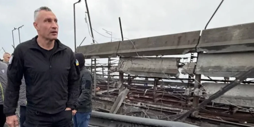Ураження Південного мосту в Києві: перекрили рух і зупинили метро